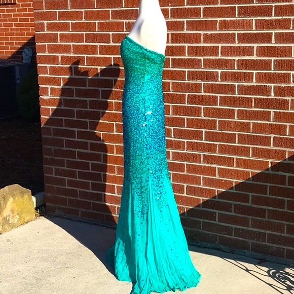 SEAN Collection Formal Gown - Picture 6 of 10